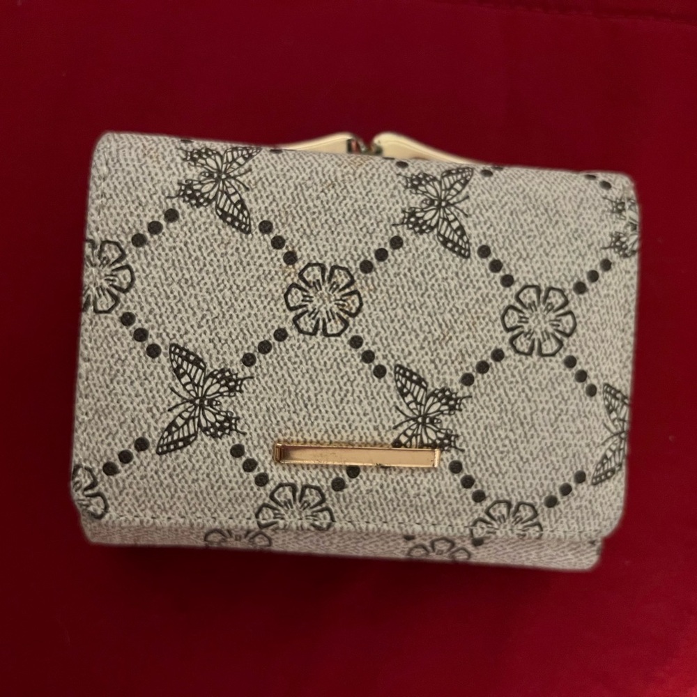 Elegant Black and Cream Women's Bag